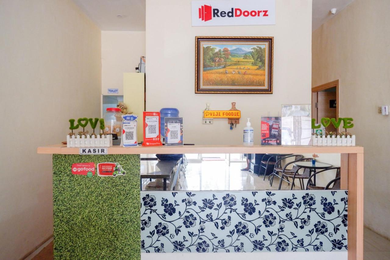 Reddoorz Plus @ Losari Makassar Exterior photo